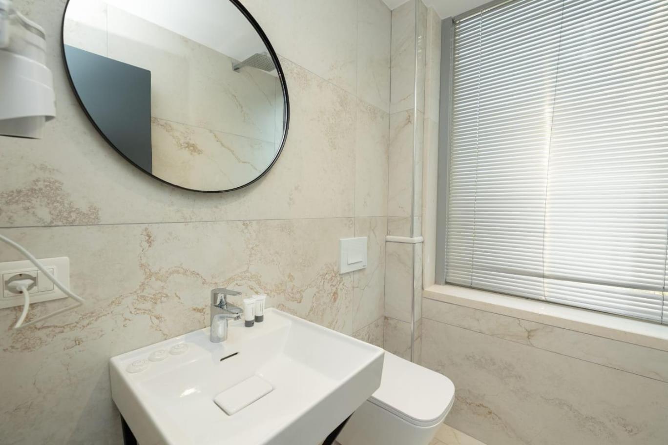 Aglon Twin'S Hotel Vlorë Δωμάτιο φωτογραφία